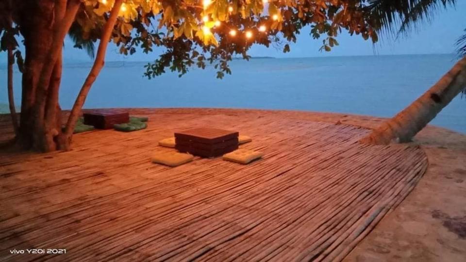 Mecaja Beach House Roxas  Экстерьер фото